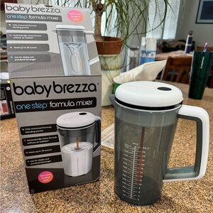 Baby Brezza one step formula mixer / motorized blending system